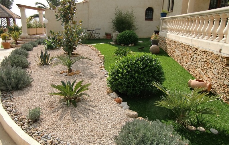Pose gazon synthétique jardin